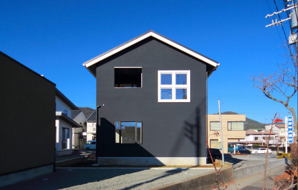 富士吉田市竜が丘のホテルライクスタイルの外観