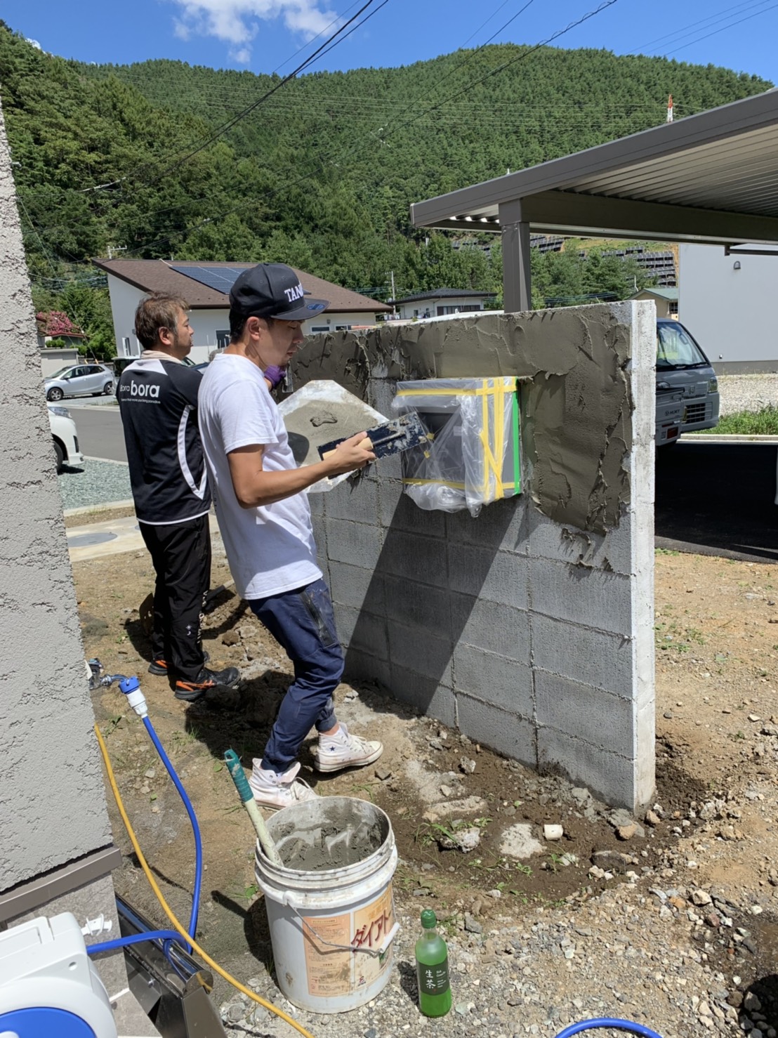 "山梨県の工務店、未来建築工房とつくる注文住宅。｜造形モルタルで外構