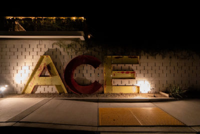 カリフォルニア滞在中、初日と二日目のホテルはACE HOTEL。